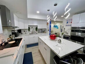 8635 NW 8th St in Miami, FL - Building Photo - Building Photo