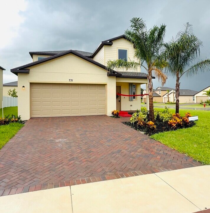 731 Carlyle Wy in Fort Pierce, FL - Building Photo