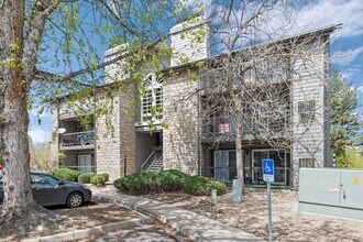2575 S Syracuse Way in Denver, CO - Building Photo - Building Photo