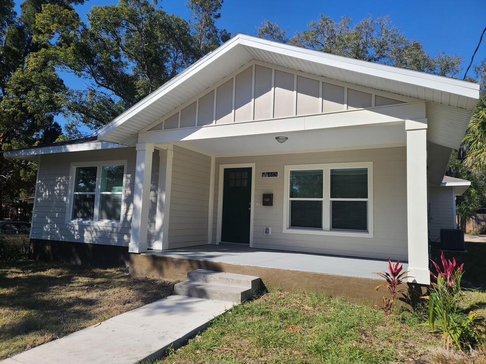 613 Ariana St in Lakeland, FL - Building Photo