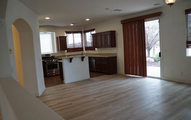 359 Foster Springs Rd in Las Vegas, NV - Building Photo - Building Photo