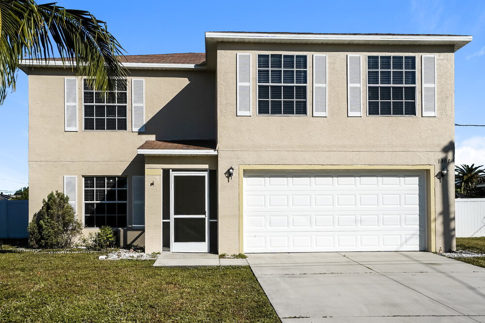 1307 SE 18th St in Cape Coral, FL - Building Photo