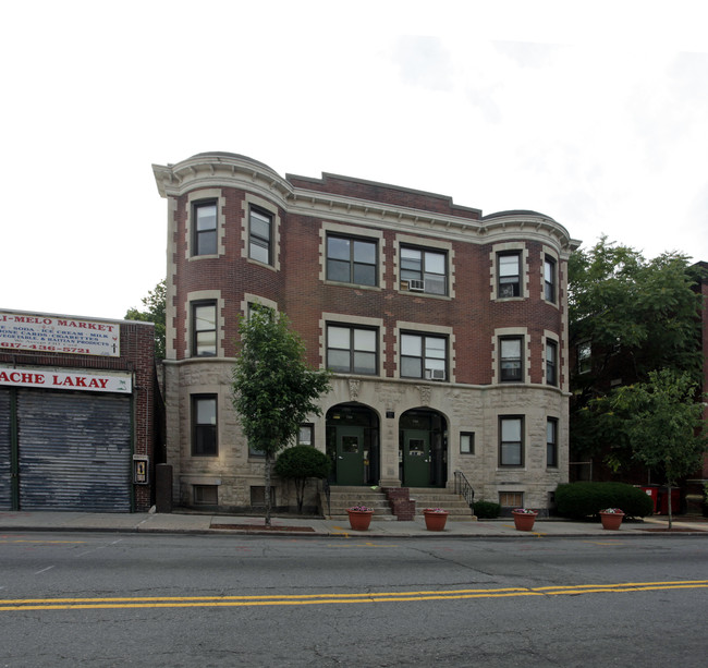 Codman Square Apartments in Boston, MA - Foto de edificio - Building Photo