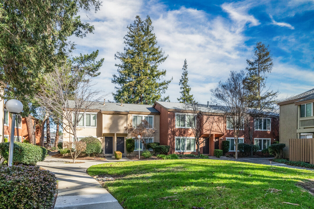 Summerwood Place in Concord, CA - Building Photo