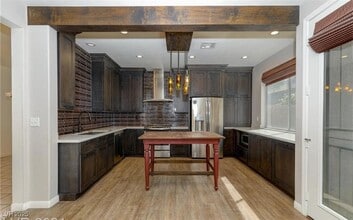 135 Pebble Ridge Rd in Henderson, NV - Building Photo - Building Photo