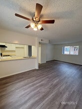 9586 W Ball Rd in Anaheim, CA - Foto de edificio - Building Photo