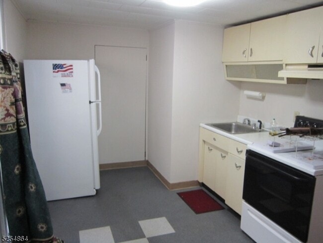 33-37 W Main St, Unit 1 in Somerville, NJ - Building Photo - Building Photo