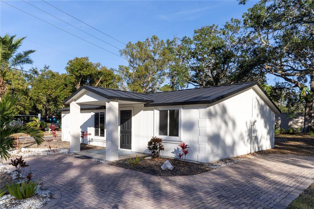 1395 Davis Rd in Dunedin, FL - Building Photo