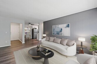 Town & Country Apartments - Wixom, MI in Wixom, MI - Foto de edificio - Building Photo