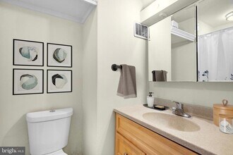704 S Washington Square in Philadelphia, PA - Building Photo - Building Photo