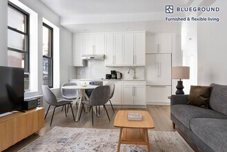 915 W End Ave in New York, NY - Building Photo - Building Photo