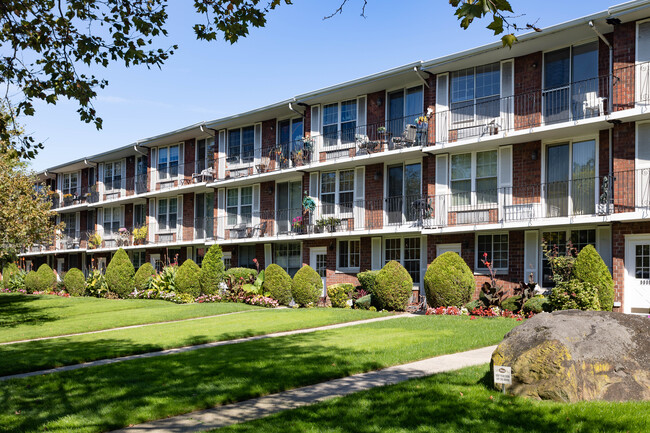 9951 Shore Rd in Brooklyn, NY - Building Photo - Building Photo