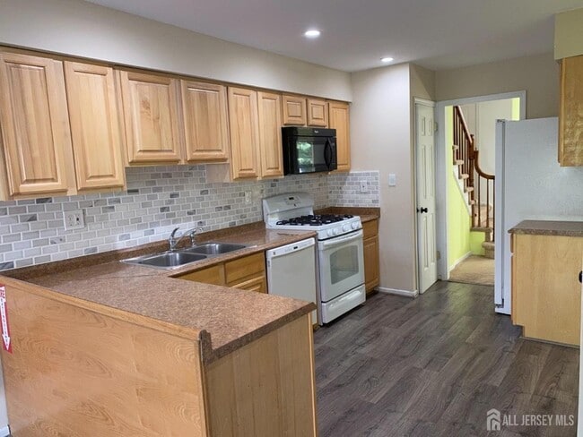 22 Maddaket Ct in Scotch Plains, NJ - Building Photo - Building Photo