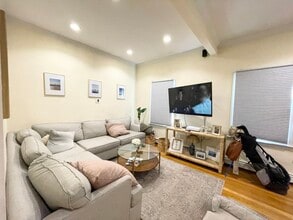 174 Bolton St, Unit 2 in Boston, MA - Building Photo - Building Photo