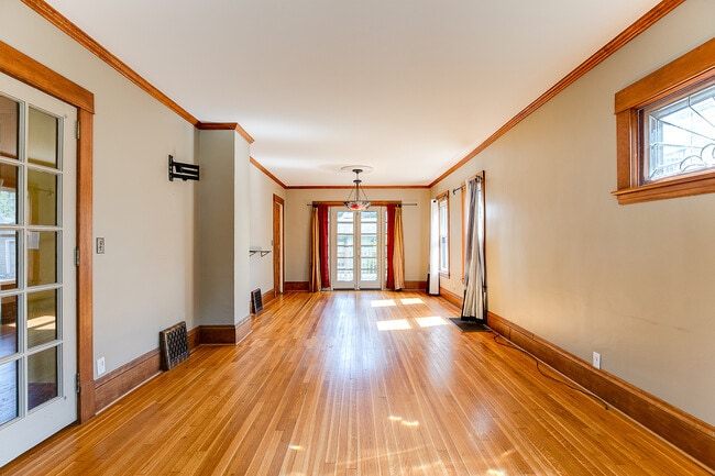 1654 Van Buren Ave in St. Paul, MN - Building Photo - Building Photo