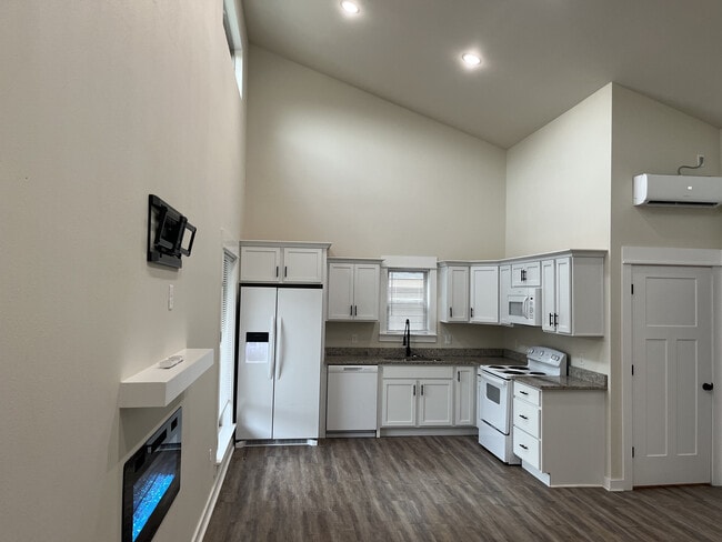 7002 Old Tom Box Rd, Unit A in Jacksonville, AR - Building Photo - Building Photo