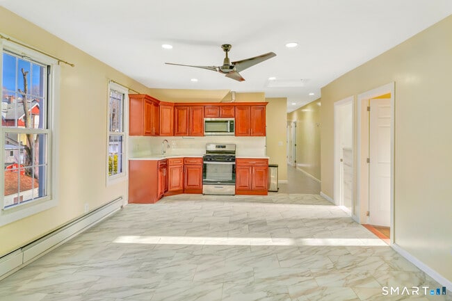 27 Walnut Ave in Waterbury, CT - Building Photo - Building Photo