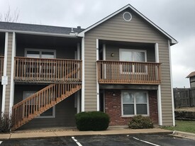 621 Gateway Ct Apartments