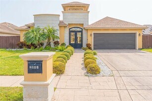 30 N 46th St in McAllen, TX - Building Photo