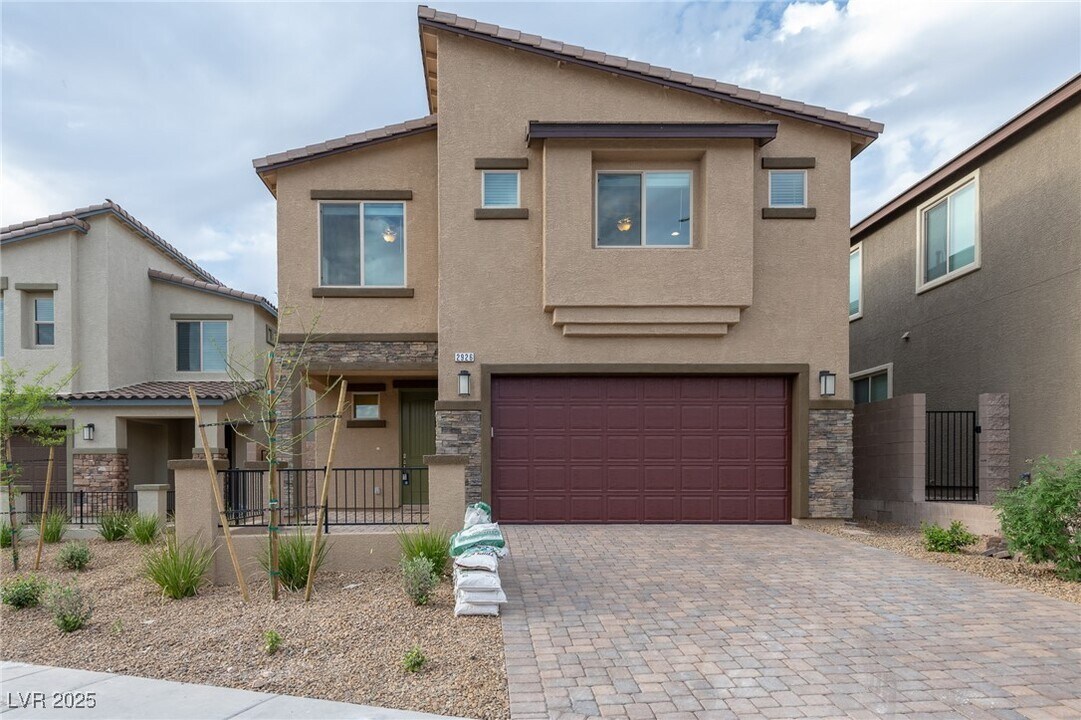 2926 Caxton Grove Dr in Henderson, NV - Building Photo