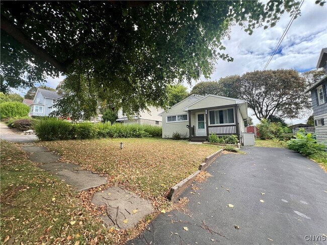 427 Mosley Dr in Syracuse, NY - Building Photo - Building Photo