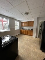 10 Oswald St, Unit Large One-Bedroom Heat Included in Worcester, MA - Building Photo