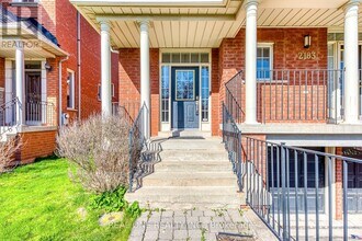 2183 Pheasant Ln in Oakville, ON - Building Photo - Building Photo