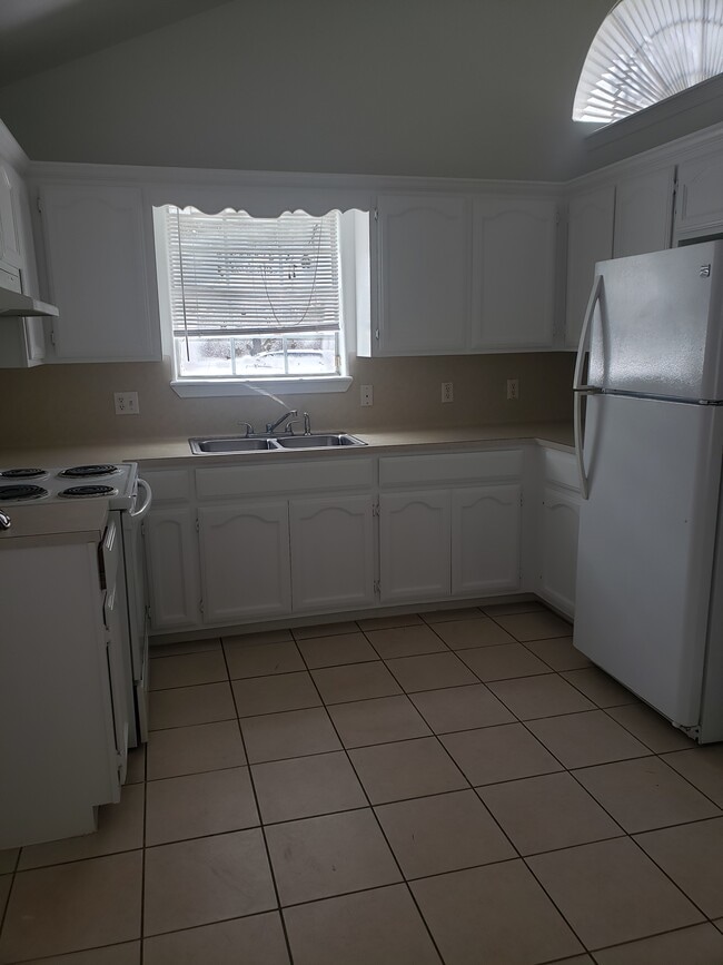 1622 Orlando St, Unit A in Edinburg, TX - Building Photo - Building Photo