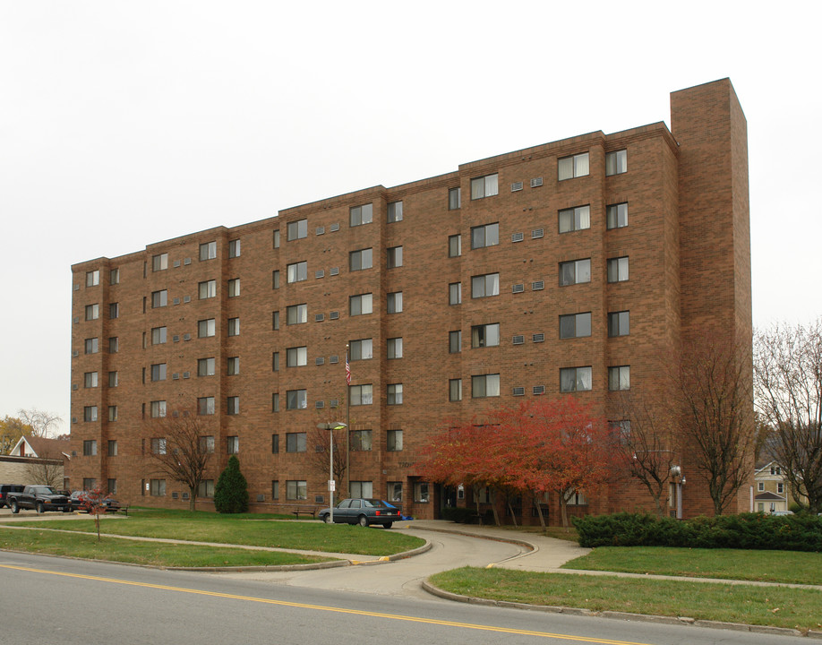 Trowbridge Manor in Huntington, WV - Building Photo