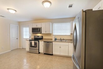 2020 Hawthorne St-Unit -A in Savannah, GA - Foto de edificio - Building Photo