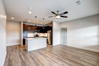 Allum At South Post Oak in Houston, TX - Building Photo - Interior Photo