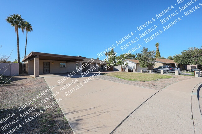 property at 913 W Jerome Cir