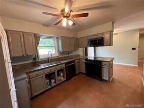 954 Oakwood Dr in Castle Rock, CO - Foto de edificio - Building Photo