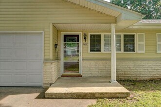 2137 E Madison St in Springfield, MO - Building Photo - Building Photo