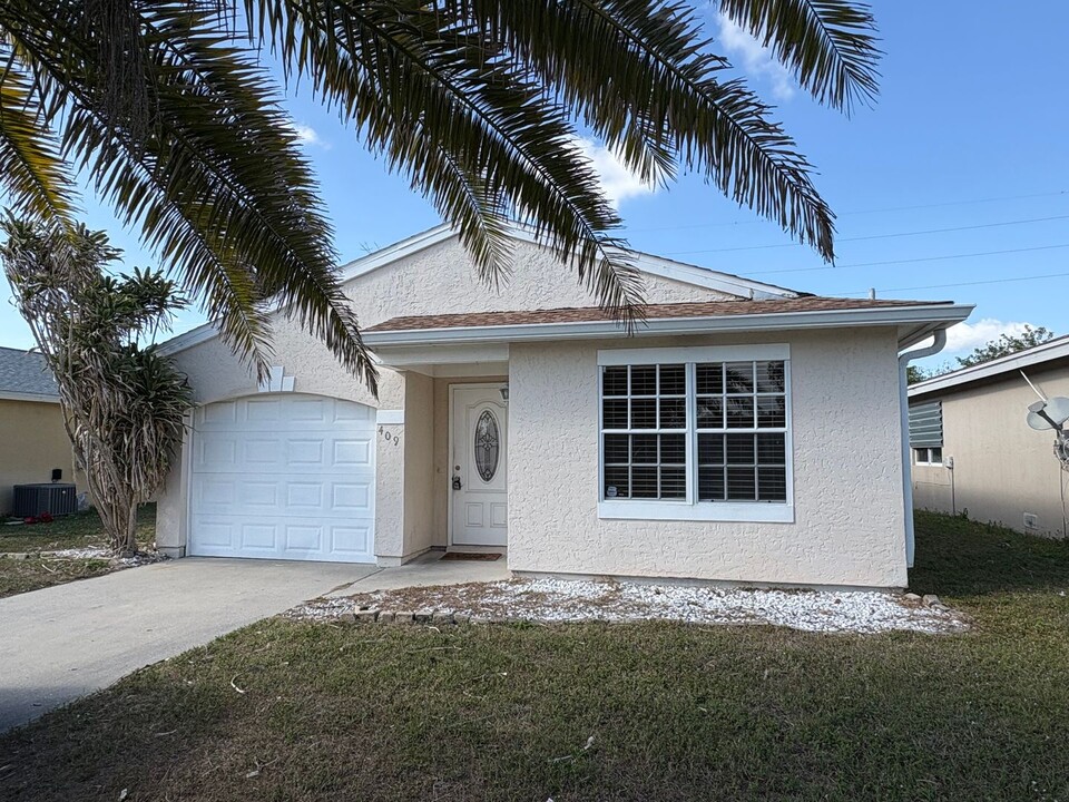 409 Ricold Terrace in Port Charlotte, FL - Building Photo