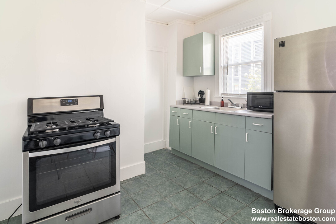 123 Boston St, Unit 1 in Boston, MA - Building Photo