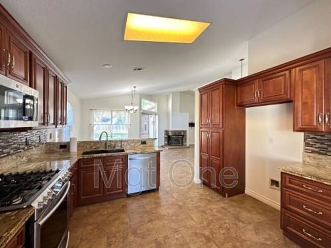 22960 Sunrose St in Corona, CA - Building Photo - Building Photo