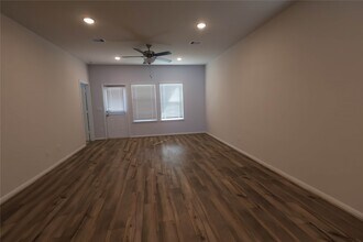 67 Courageous Side Way in Magnolia, TX - Foto de edificio - Building Photo