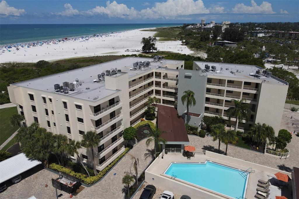 5740 Midnight Pass Rd in Siesta Key, FL - Building Photo