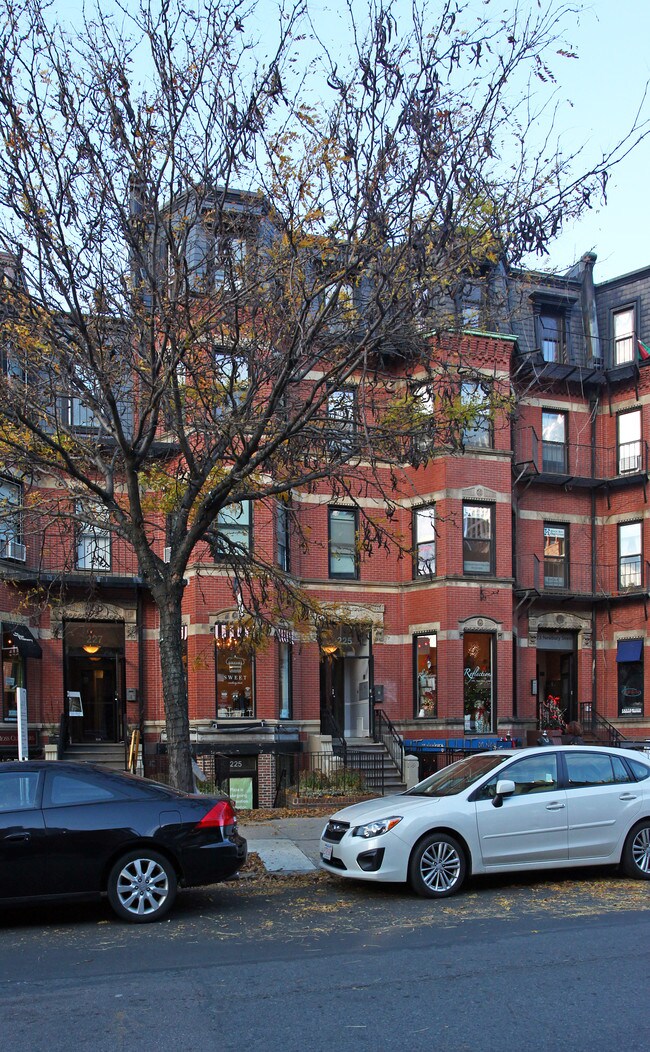 225 Newbury St