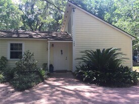 102 NW 24th St in Gainesville, FL - Building Photo