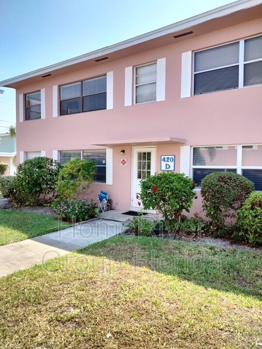 420 Monroe Ave-Unit -Apt 201D in Cape Canaveral, FL - Foto de edificio