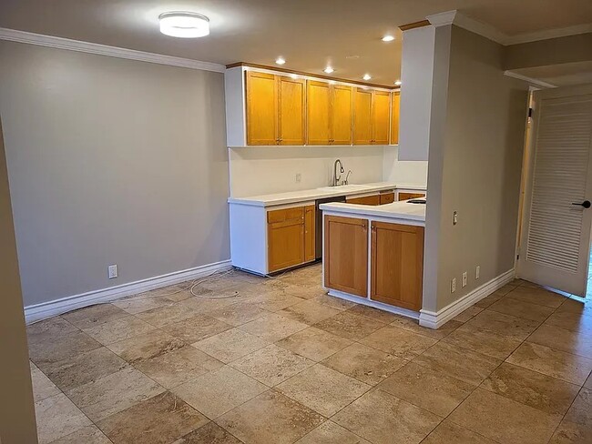 5301 Balboa Blvd, Unit A2