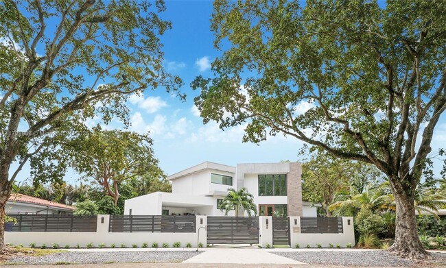 56 Samana Dr in Miami, FL - Building Photo - Building Photo