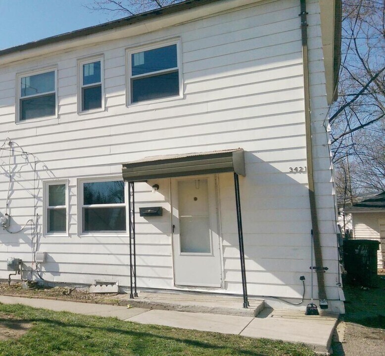 34212 Dayton Ct in Westland, MI - Building Photo