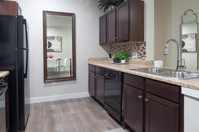 POINTE AT GREENVILLE APARTMENTS in Greenville, SC - Foto de edificio - Building Photo
