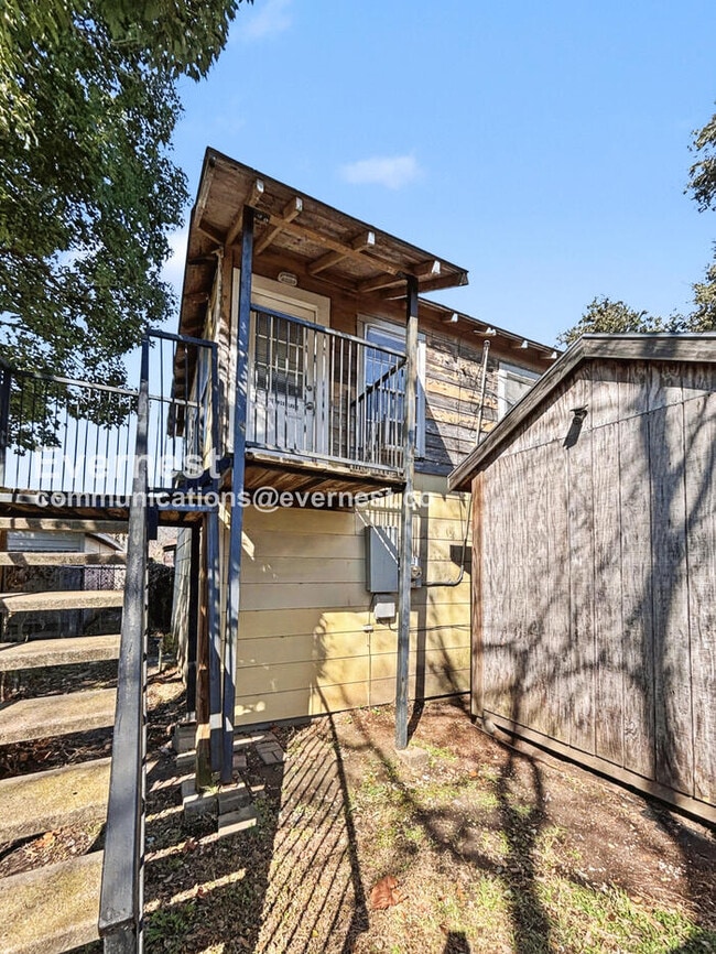 203 W Lobit Ave in Baytown, TX - Building Photo - Building Photo