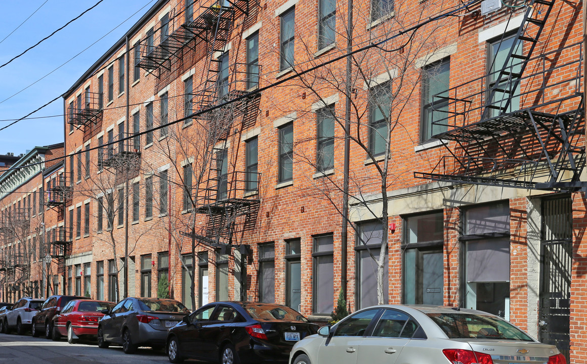 Broadway Square I in Cincinnati, OH - Building Photo