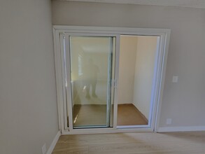 13535 Victory Blvd in Los Angeles, CA - Building Photo - Building Photo