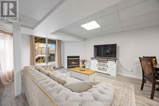 86 Tamarac Trail in Aurora, ON - Building Photo - Building Photo